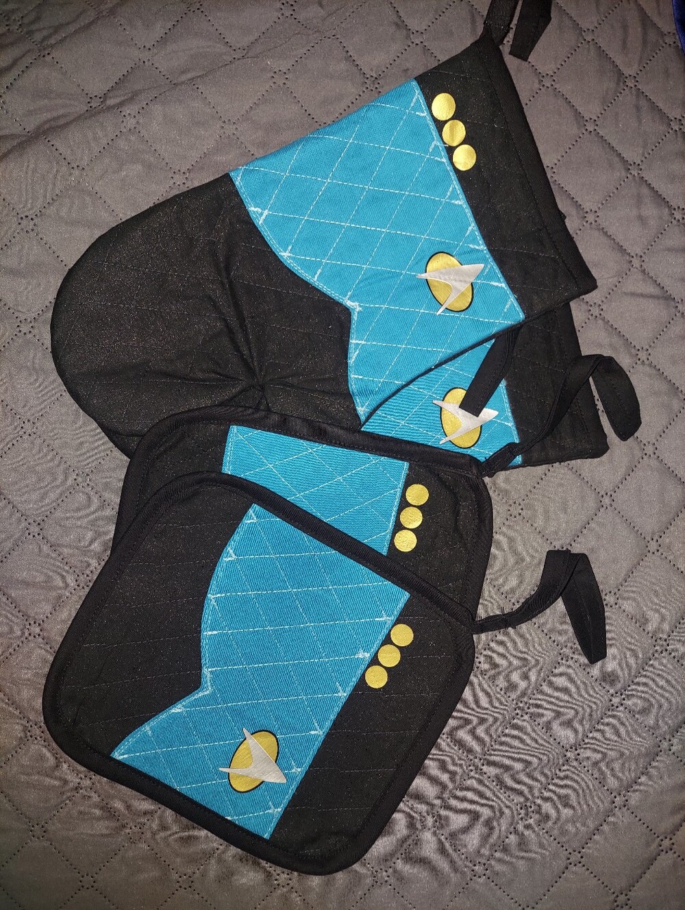 Blue and Black Oven Mitt and Pot Holder Set - Star Fleet